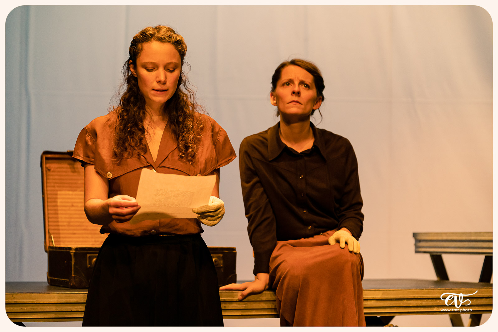 LA MESNIE H. - UN JOUR D'ÉTÉ